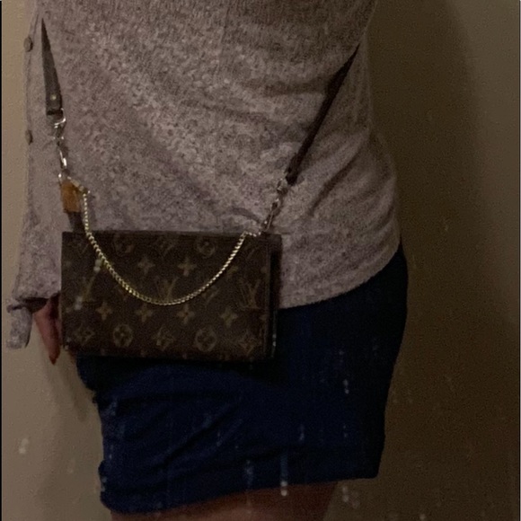 Louis Vuitton bucket pouch with strap - Picture 10 of 11